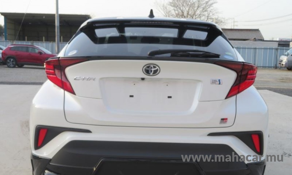 2020 Toyota CHR HYBRID photo 5