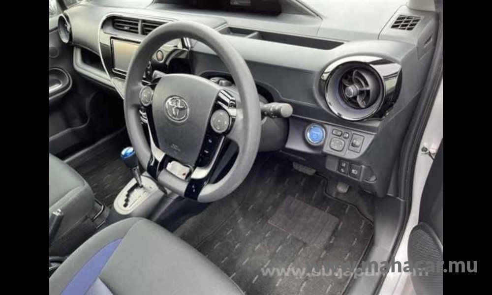 2018 Toyota AQUA photo 2