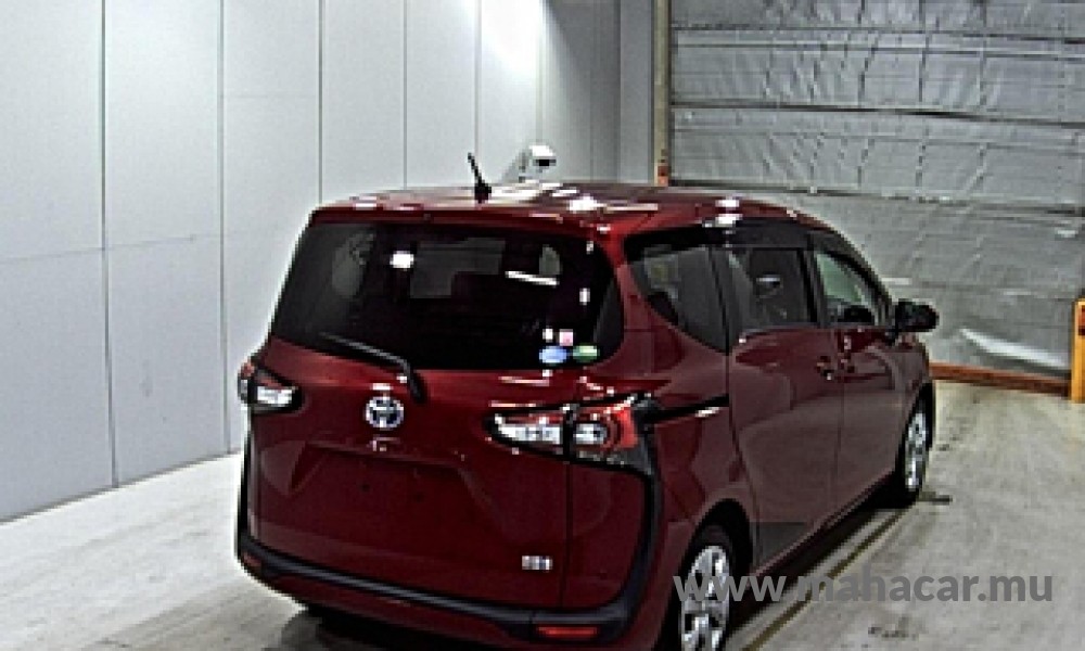 2021 Toyota Sienta Hybrid photo 4