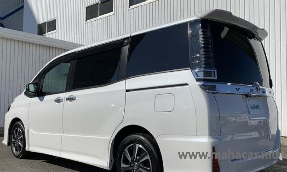 2019 Toyota VOXY photo 3