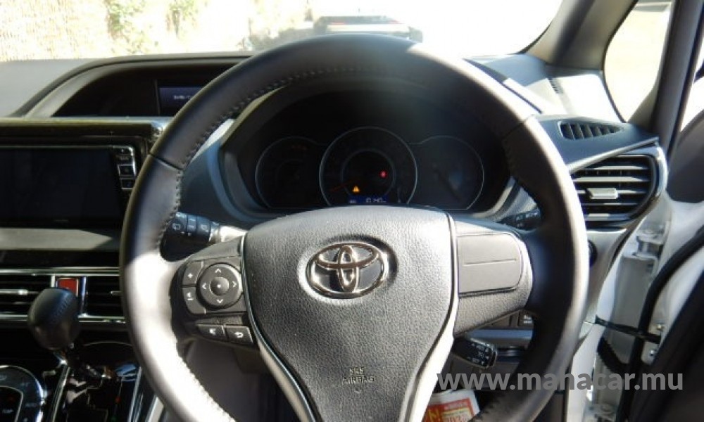 2020 Toyota VOXY photo 4