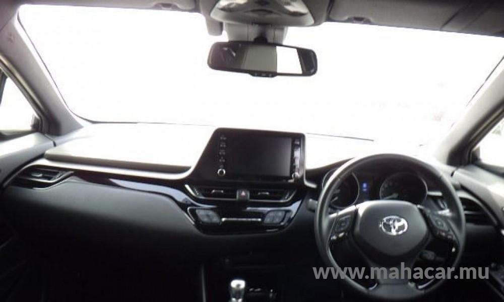 2020 Toyota CHR HYBRID photo 5