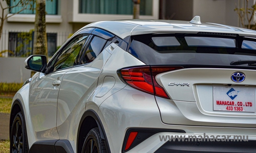 2020 Toyota CHR HYBRID photo 8