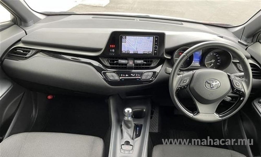 2019 Toyota CHR HYBRID photo 9