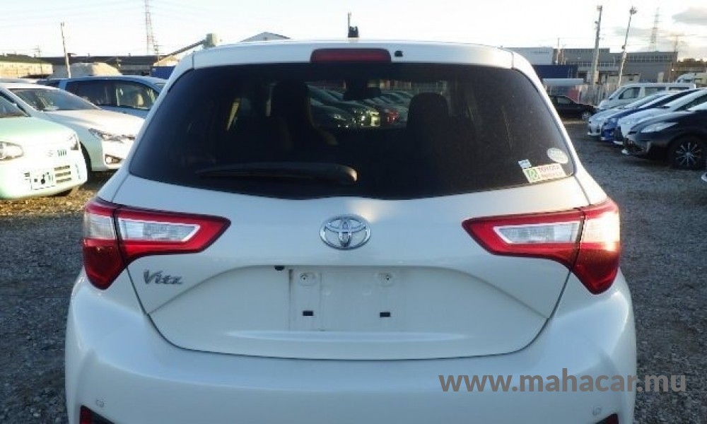 2019 Toyota Vitz photo 4