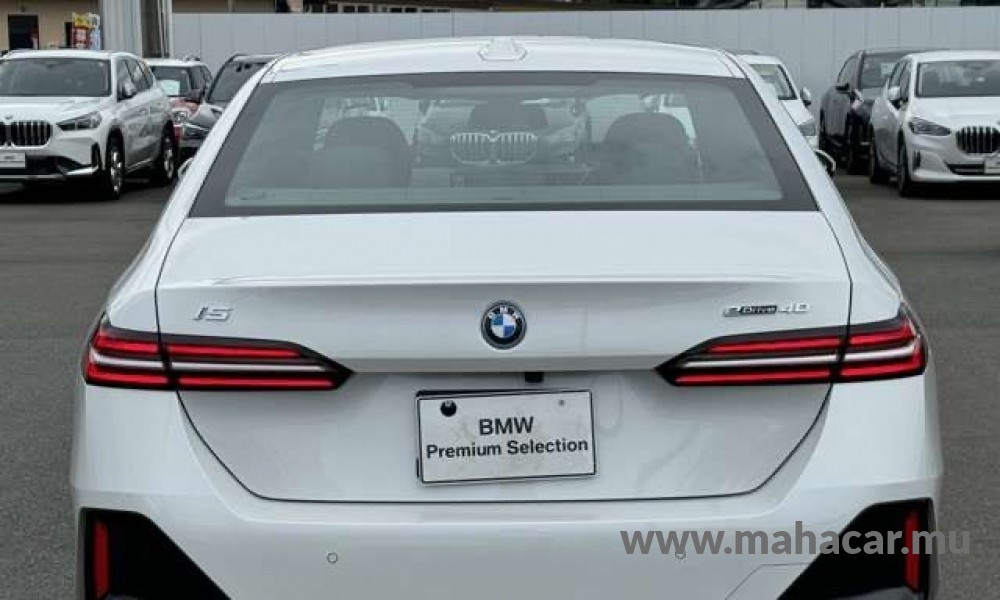 2024 BMW i5 photo 4