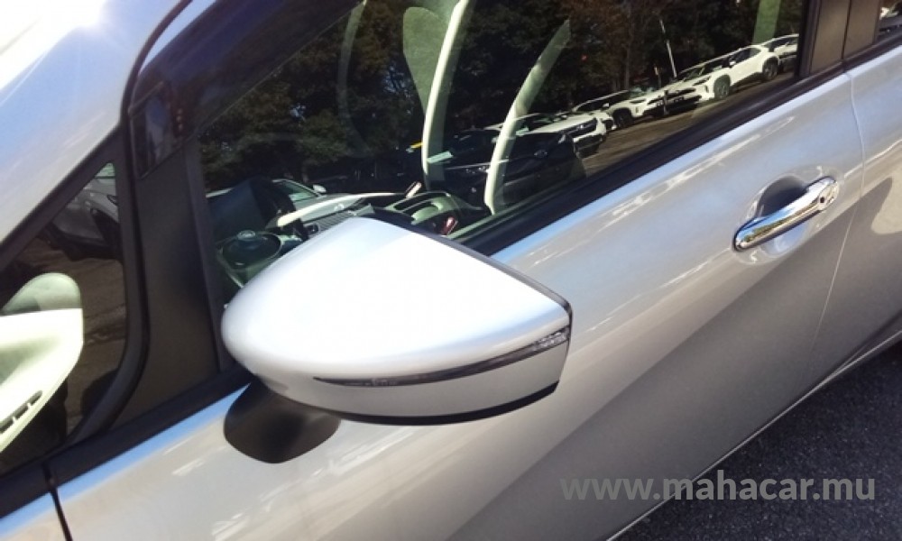 2020 Nissan NOTE E-POWER photo 6