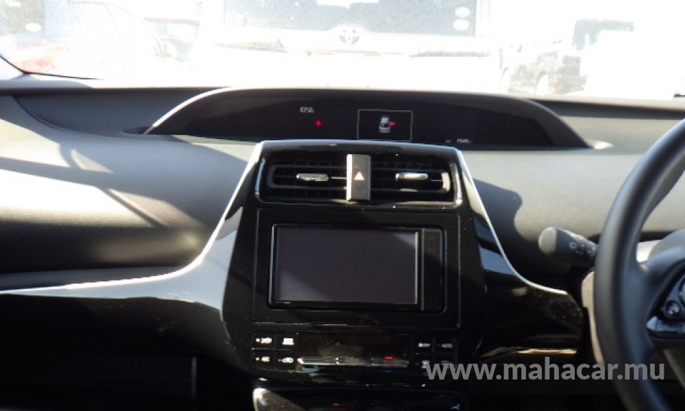 2020 Toyota PRIUS photo 4