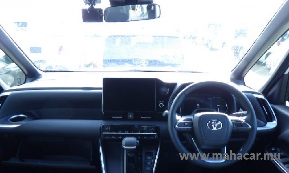 2024 Toyota VOXY photo 10