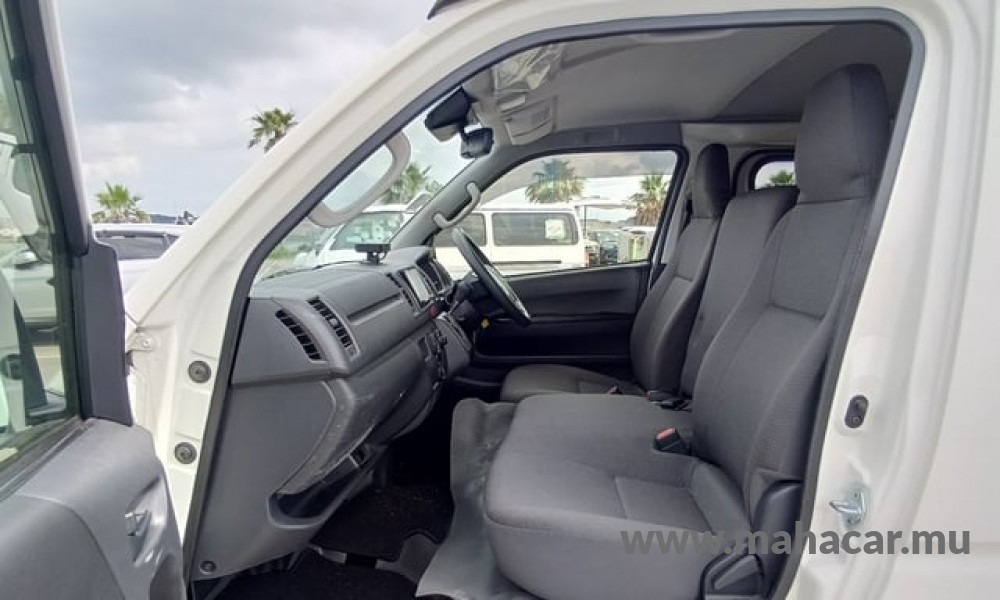 2022 Toyota Hiace photo 15