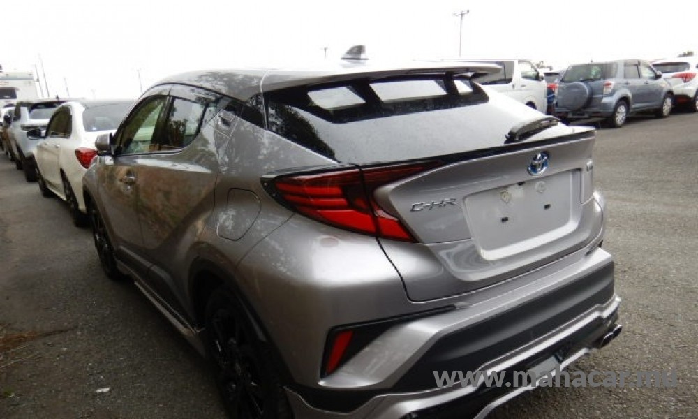 2021 Toyota CHR HYBRID photo 9