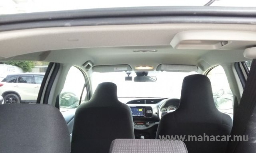 2020 Toyota VITZ HYBRID F photo 11