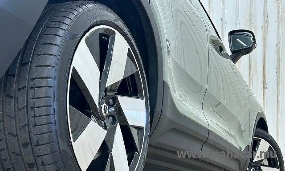 2022 VOLVO C40 photo 8