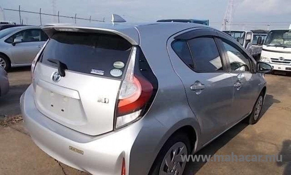 2019 Toyota AQUA photo 3