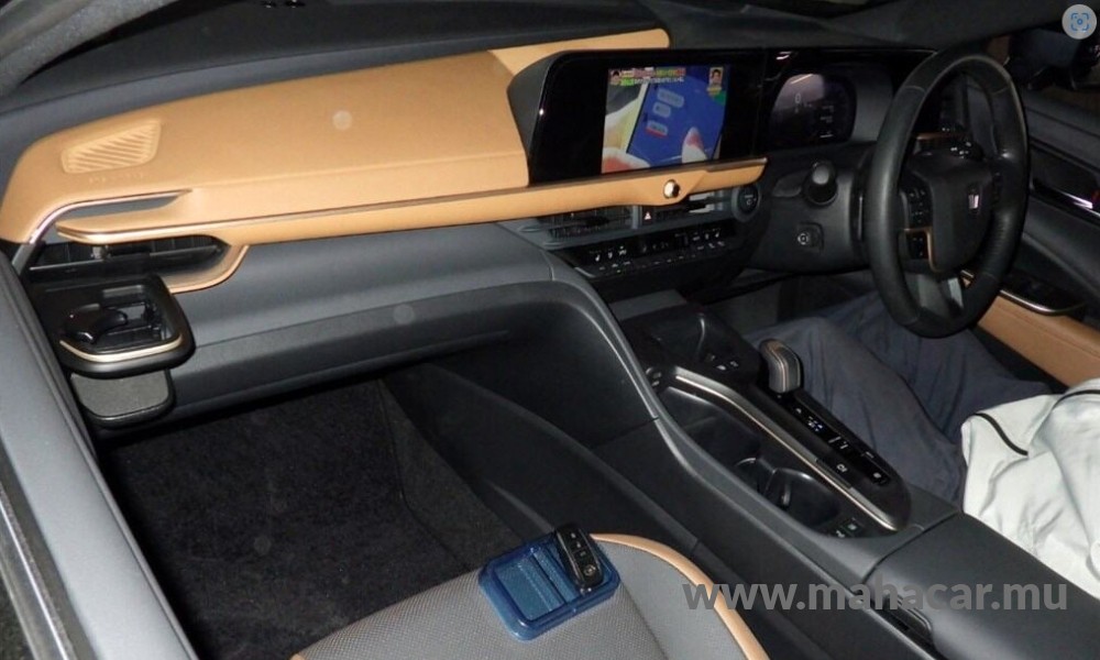 2023 Toyota Crown RS photo 2