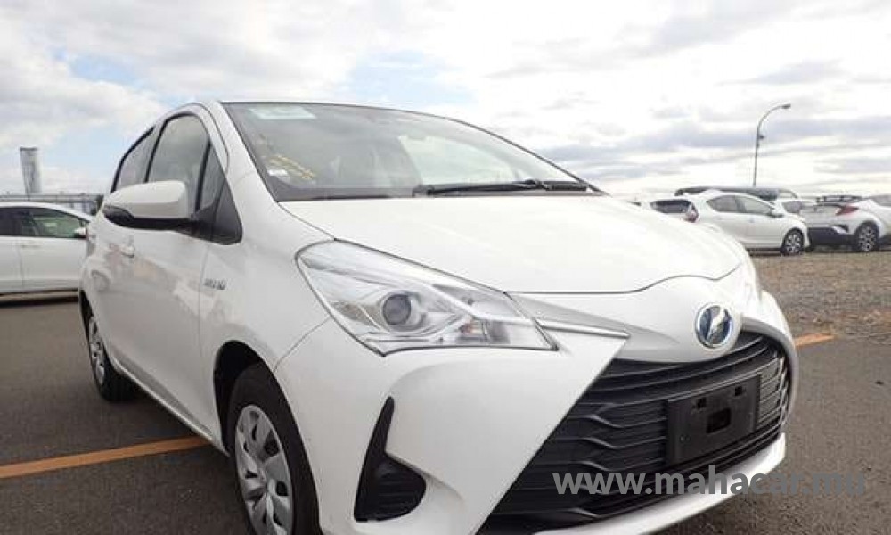 2019 Toyota VITZ HYBRID F photo 20
