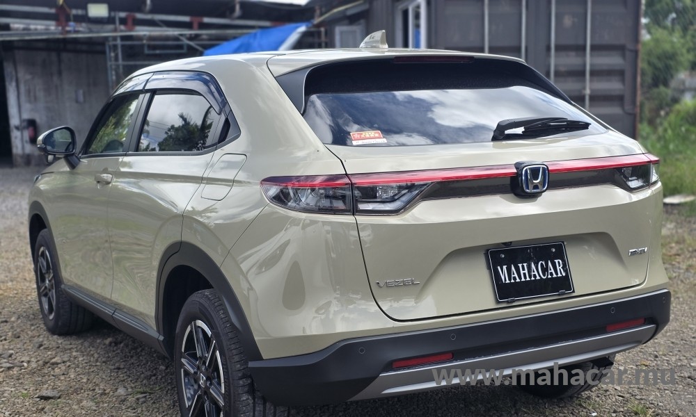 2023 Honda Vezel X Hybrid photo 3