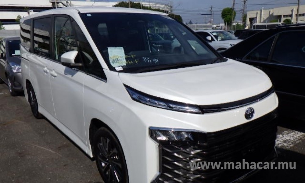2024 Toyota VOXY photo 3