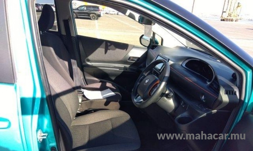 2021 Toyota Sienta photo 6