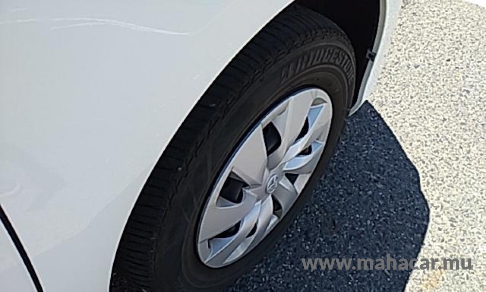 2019 Toyota VITZ HYBRID F photo 11