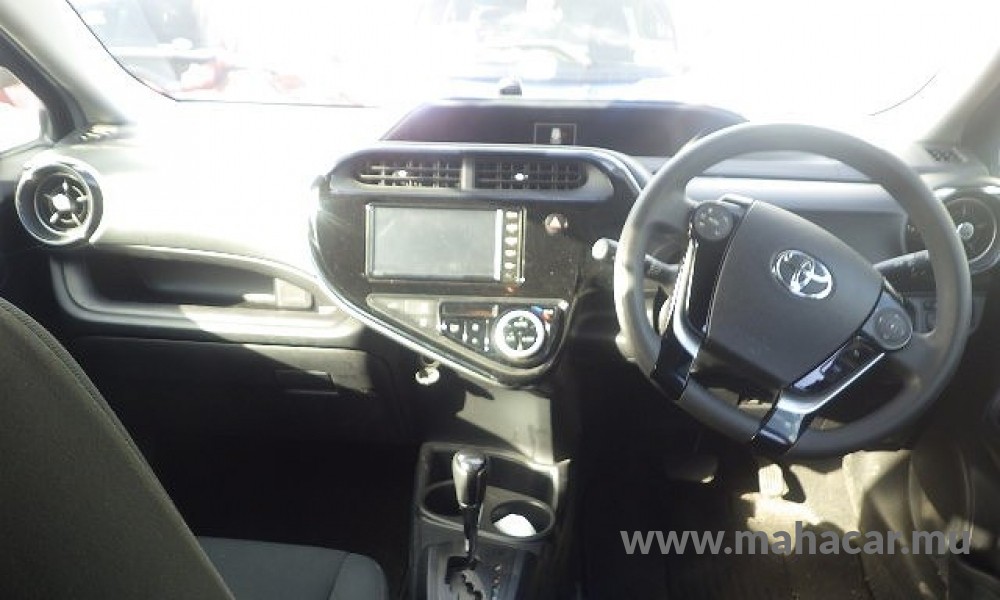 2019 Toyota AQUA photo 4