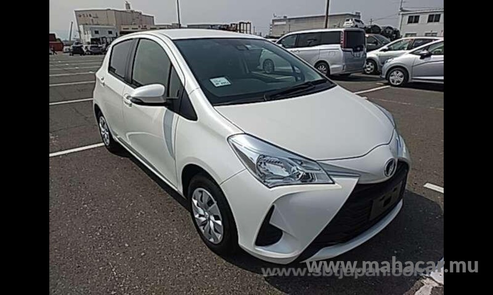 2019 Toyota Vitz photo 2