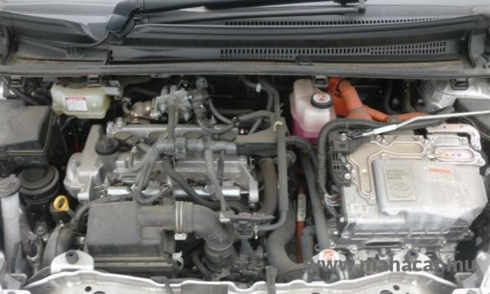2019 Toyota VITZ HYBRID F photo 10