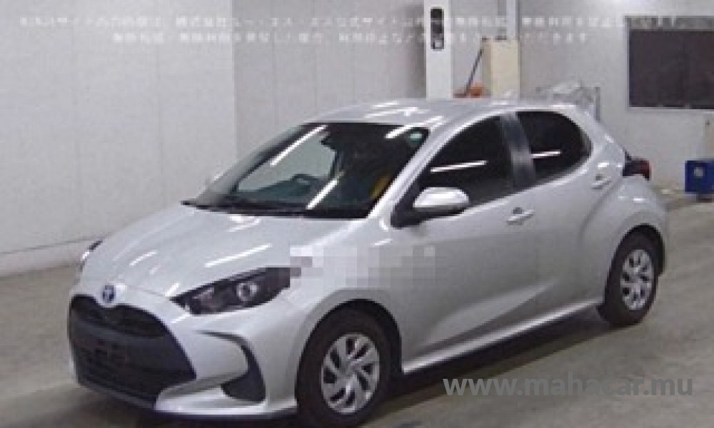 2021 Toyota Yaris Hybrid, Silver