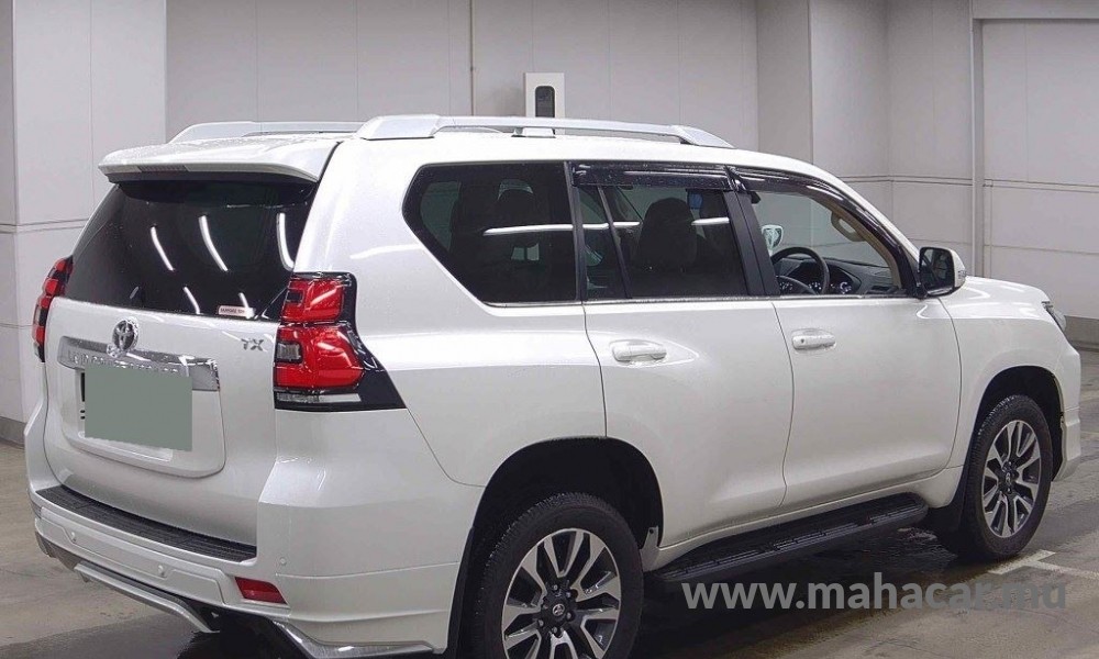 2023 Toyota Land Cruiser  Prado photo 8