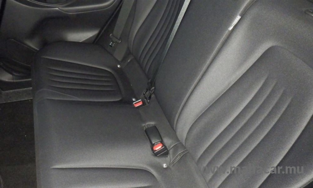 2021 Toyota Yaris photo 2