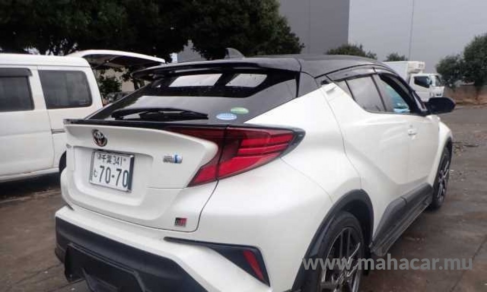 2021 Toyota CHR HYBRID photo 2
