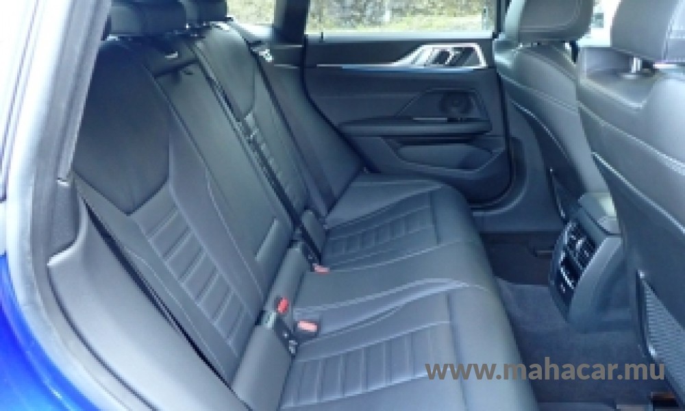 2022 BMW i4 photo 14