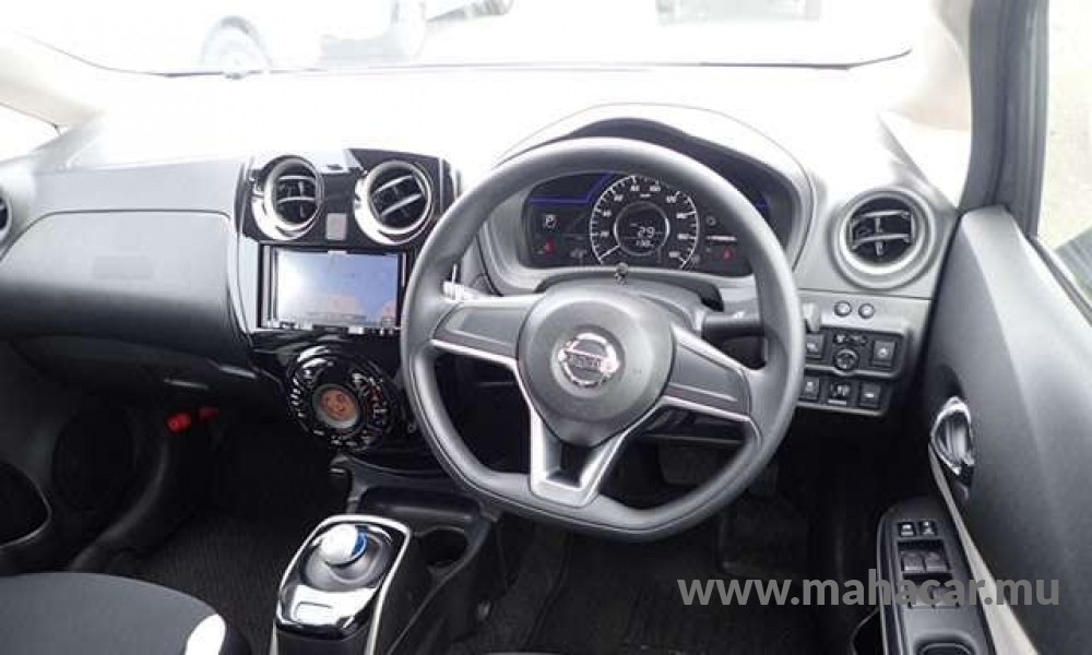 2019 Nissan NOTE E-POWER photo 10