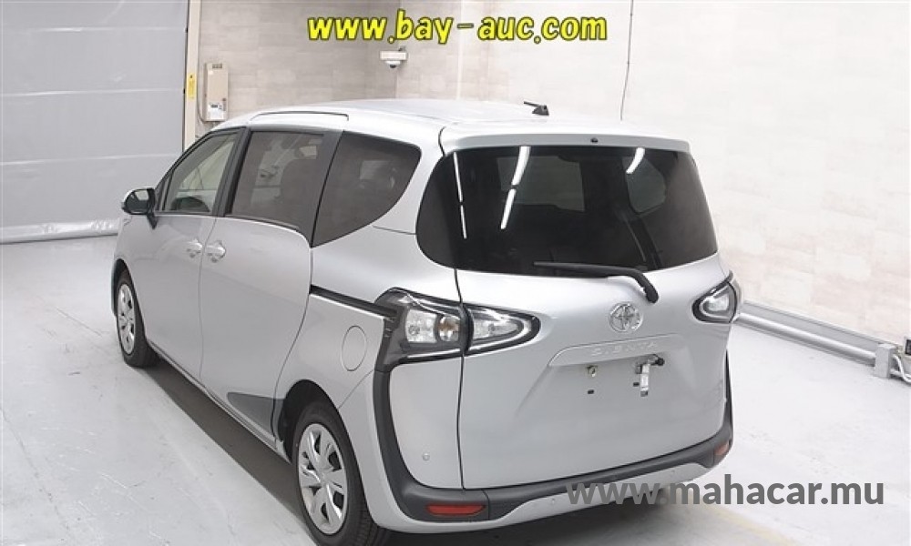 2022 Toyota Sienta photo 2