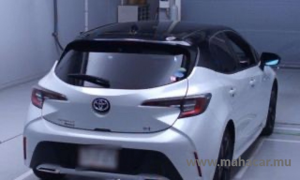 2021 Toyota Corolla photo 2