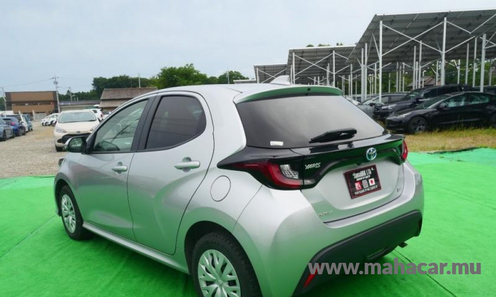 2023 Toyota Yaris Hybrid photo 2