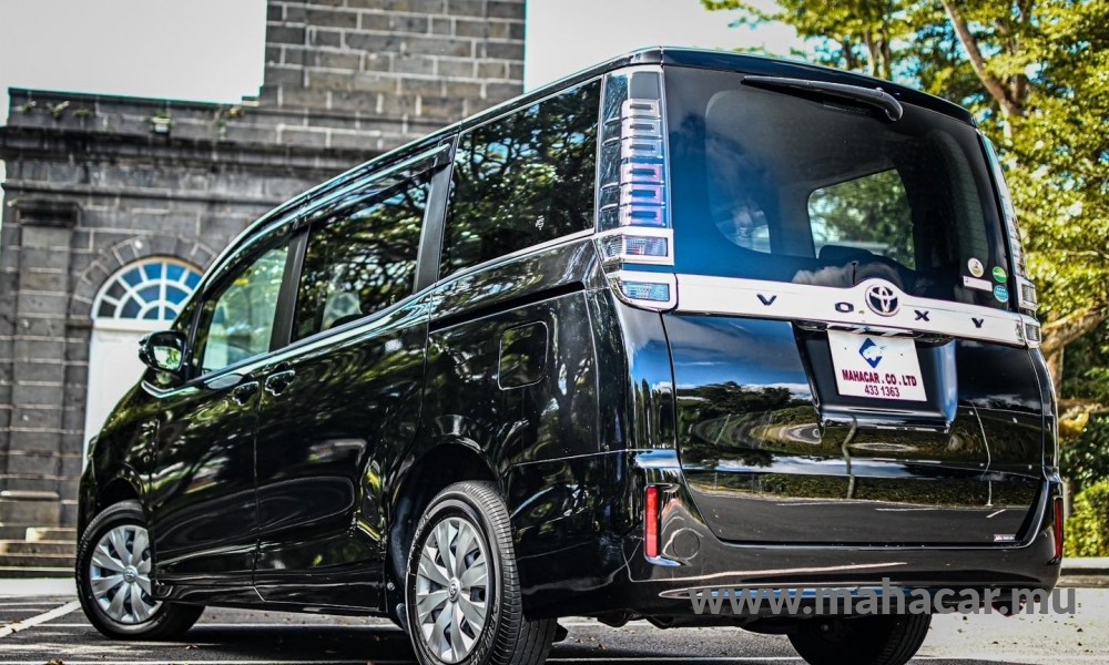 2020 Toyota VOXY photo 13