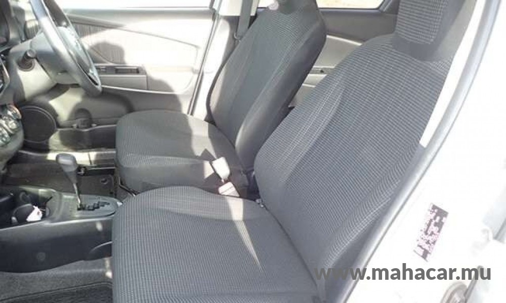 2019 Toyota Vitz photo 9
