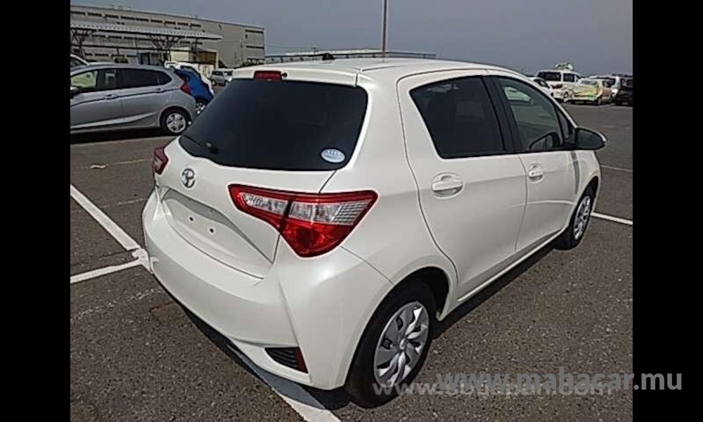 2019 Toyota Vitz photo 7