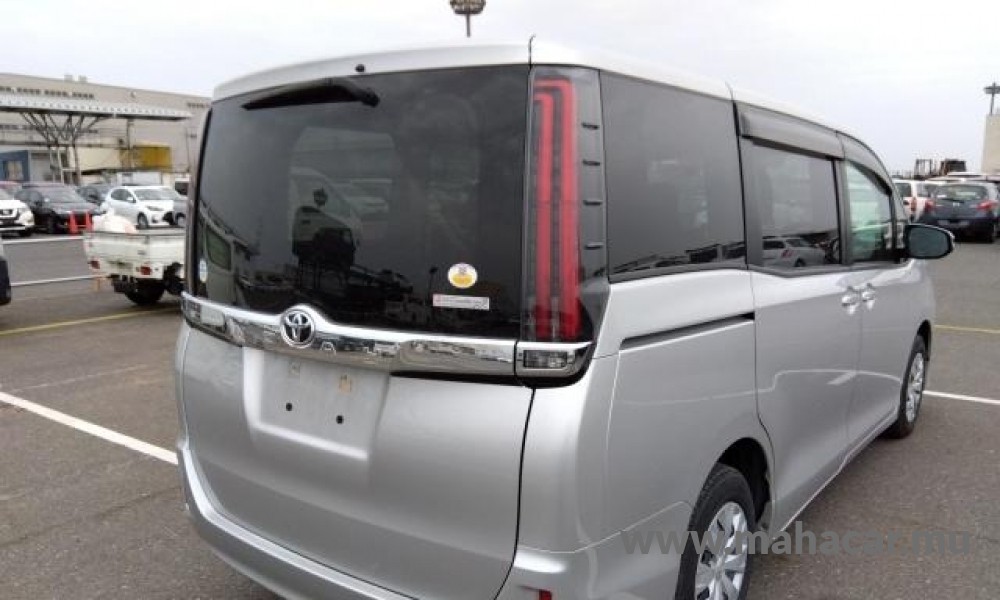 2020 Toyota Noah photo 4