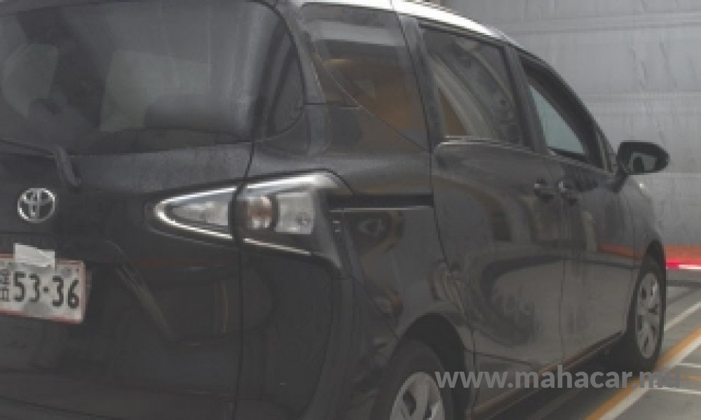 2021 Toyota Sienta photo 3