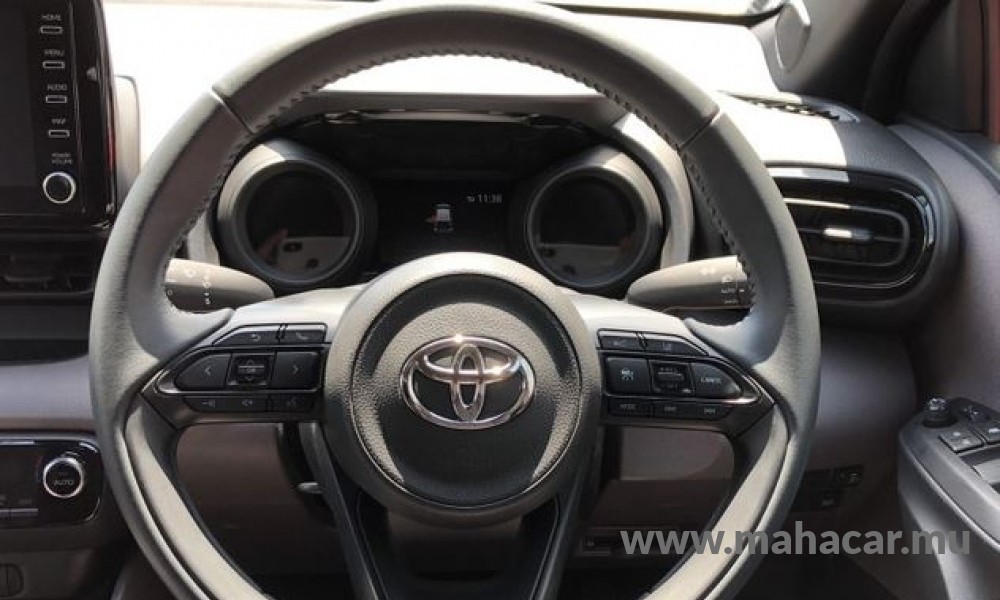 2020 Toyota Yaris photo 5