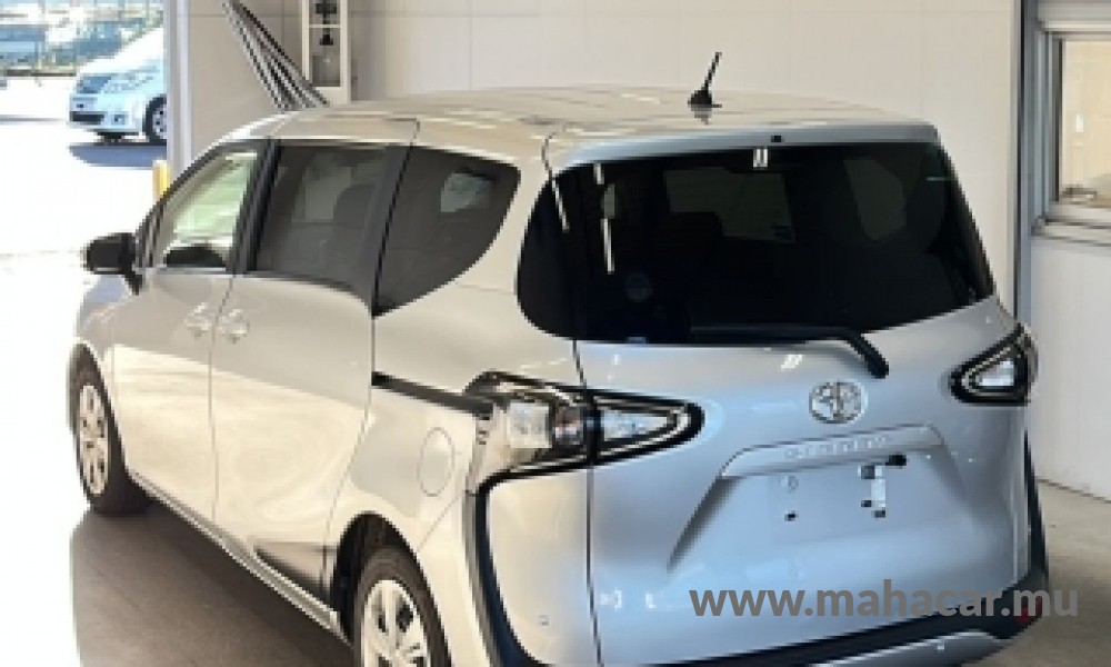 2022 Toyota Sienta photo 2