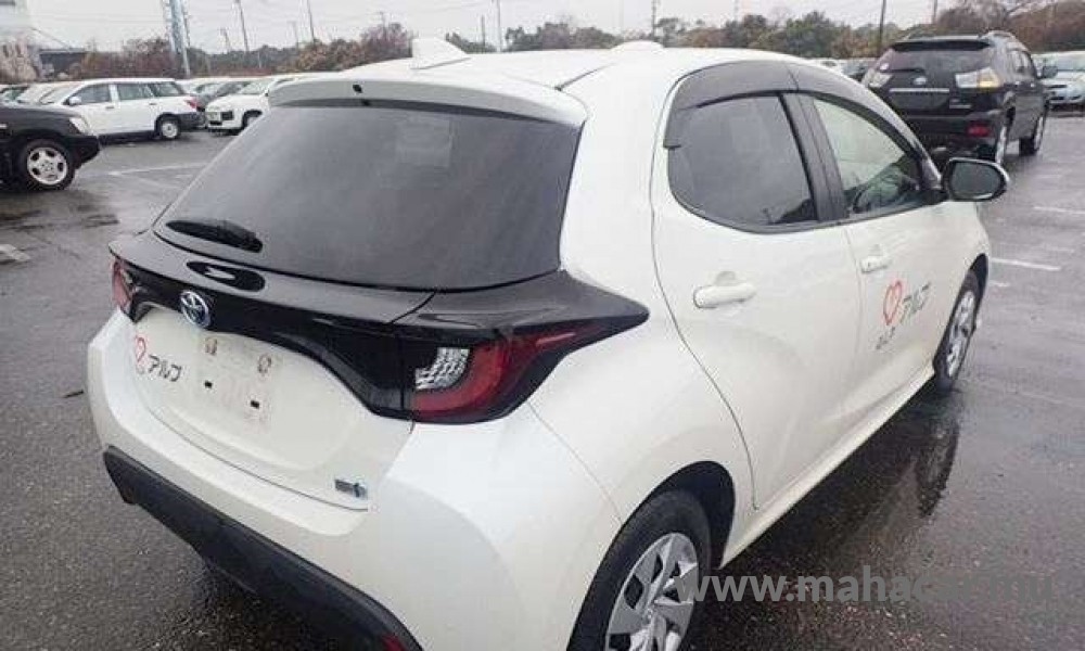 2022 Toyota Yaris Hybrid photo 2
