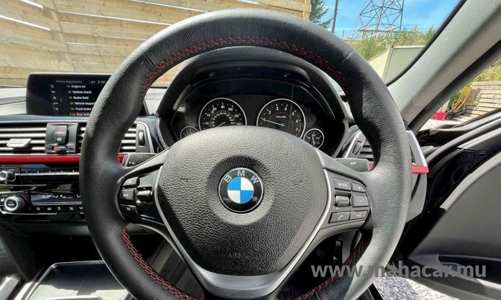 2019 BMW 318i photo 10