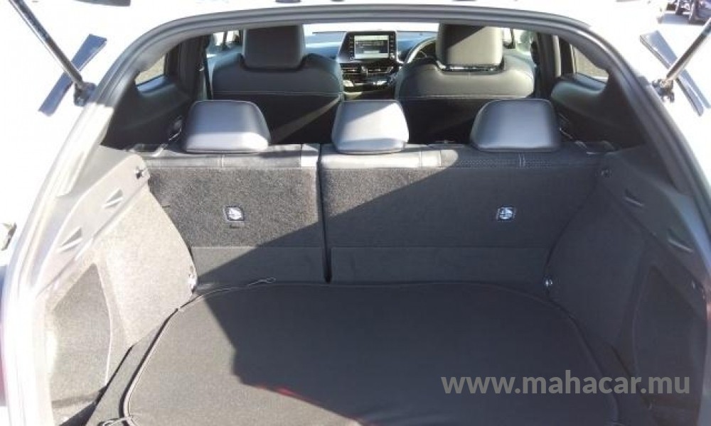 2020 Toyota CHR HYBRID photo 8