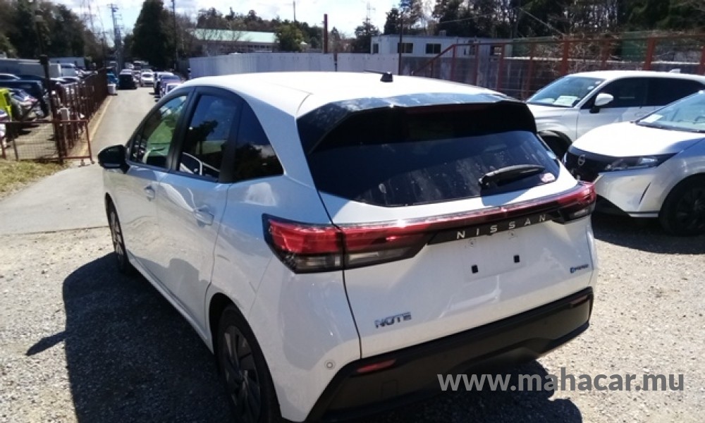 2022 Nissan NOTE E-POWER photo 3