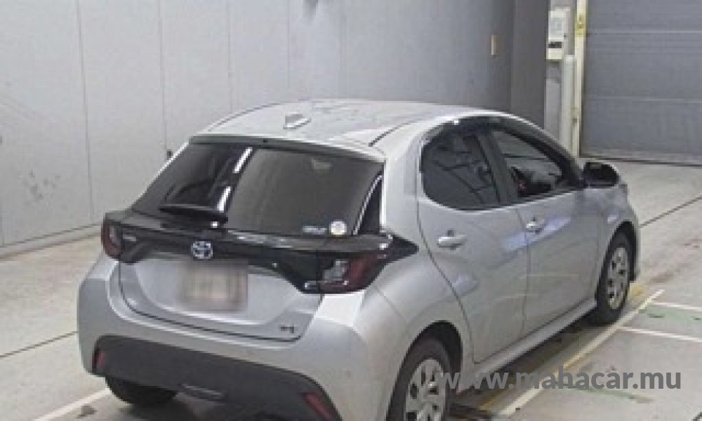2022 Toyota Yaris Hybrid photo 2