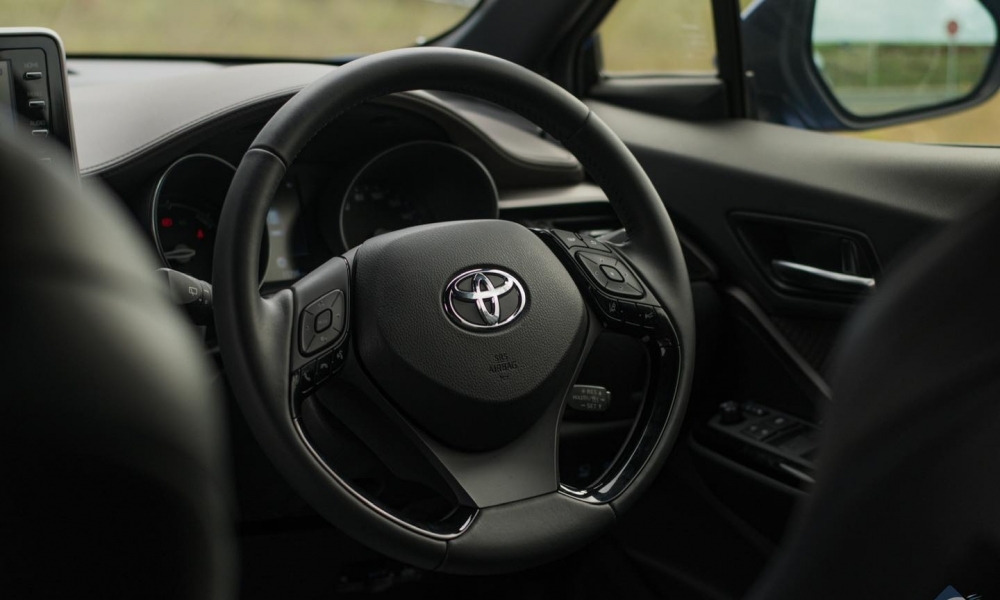 2020 Toyota CHR HYBRID photo 9