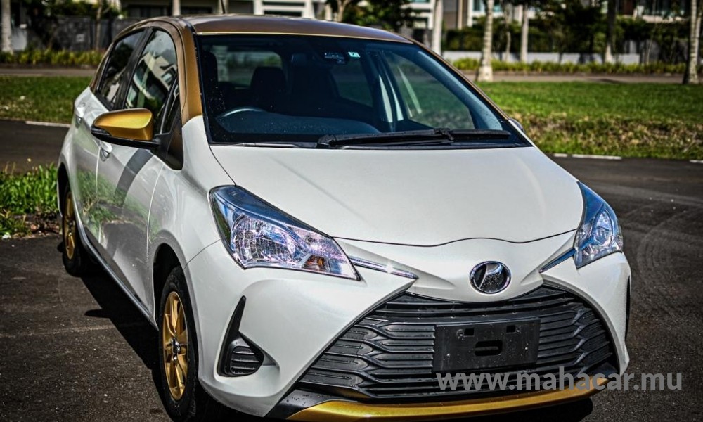 2019 Toyota Vitz photo 2